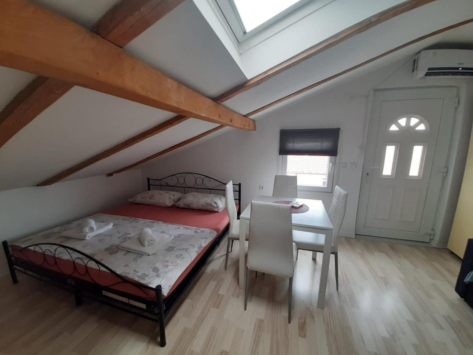 Apartment Ivana Кърк Стая снимка